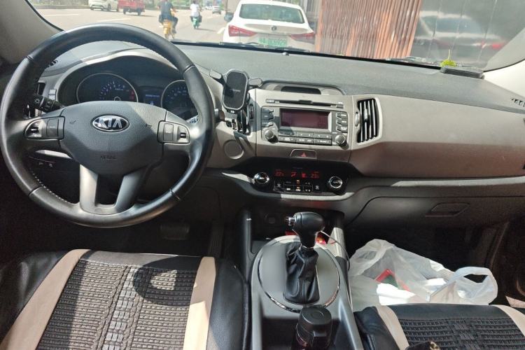 Used Kia Sportage R 2016 2.0L Automatic Two-Wheel Drive GLS Trim Center Console