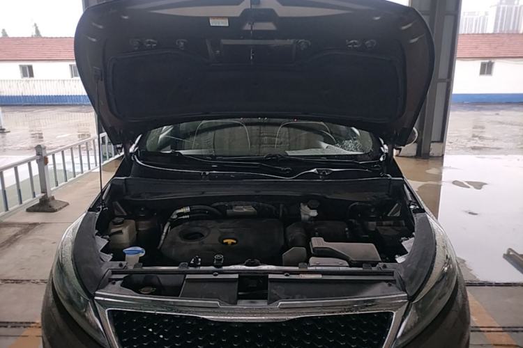 Used Kia Sportage R 2016 2.0L Manual Two-Wheel Drive GL Trim Engine Bay