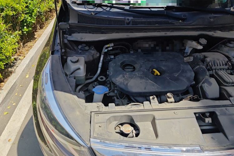 Used Kia Sportage R 2016 2.0L Manual Two-Wheel Drive GL Trim Engine Bay Right