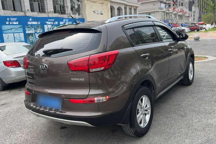 Used Kia Sportage R 2016 2.0L Manual Two-Wheel Drive GL Trim Exterior 3