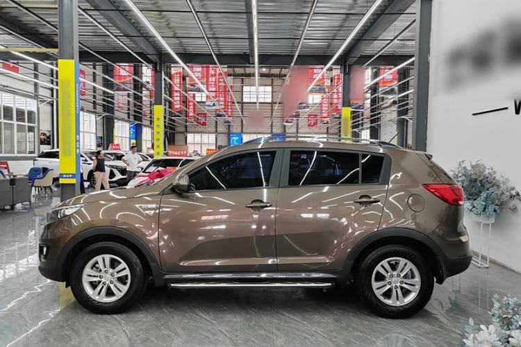 Used Kia Sportage R 2016 2.0L Manual Two-Wheel Drive GL Trim Exterior 3