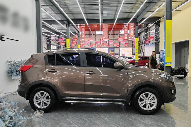 Used Kia Sportage R 2016 2.0L Manual Two-Wheel Drive GL Trim Exterior 4