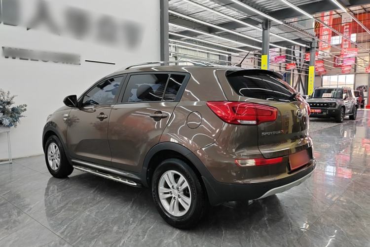 Used Kia Sportage R 2016 2.0L Manual Two-Wheel Drive GL Trim Exterior 5