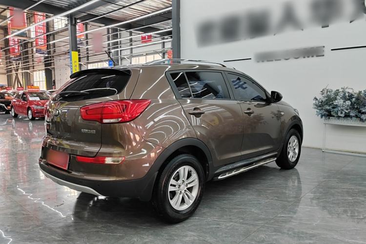 Used Kia Sportage R 2016 2.0L Manual Two-Wheel Drive GL Trim Exterior 7