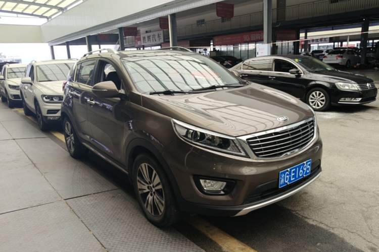 Used Kia Sportage R 2016 2.0L Automatic Two-Wheel Drive DLX Front Right 45 Deg
