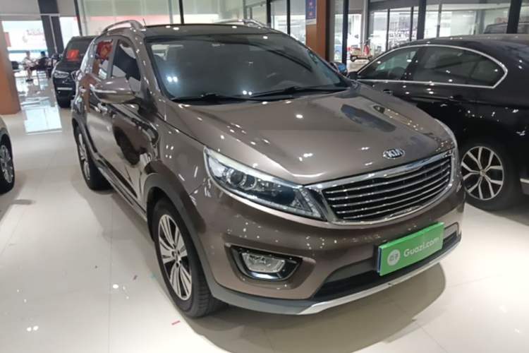 Used Kia Sportage R 2016 2.0L Automatic Two-Wheel Drive DLX Front Right 45 Deg