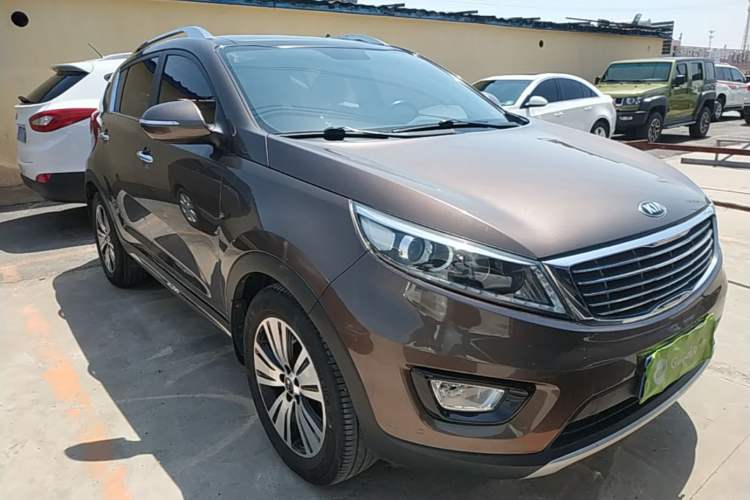 Used Kia Sportage R 2016 2.0L Automatic Two-Wheel Drive DLX Front Right 45 Deg