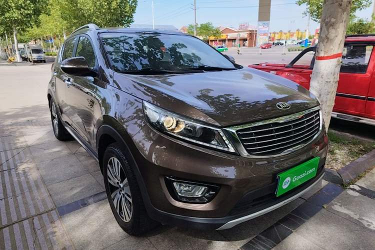 Used Kia Sportage R 2016 2.0L Automatic Two-Wheel Drive DLX Front Right 45 Deg