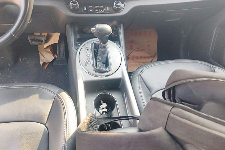 Used Kia Sportage R 2016 2.0L Automatic Two-Wheel Drive DLX Gear Lever