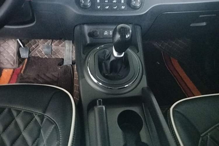 Used Kia Sportage R 2016 2.0L Manual Two-Wheel Drive GL Trim Gear Lever