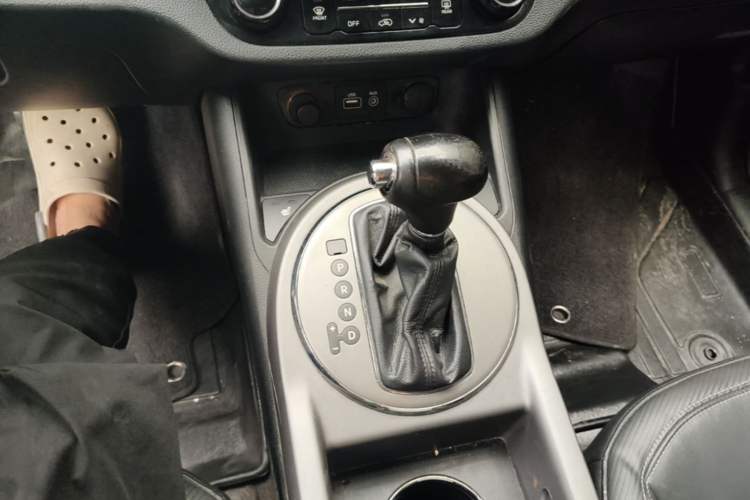 Used Kia Sportage R 2016 2.0L Automatic Two-Wheel Drive DLX Gear Lever