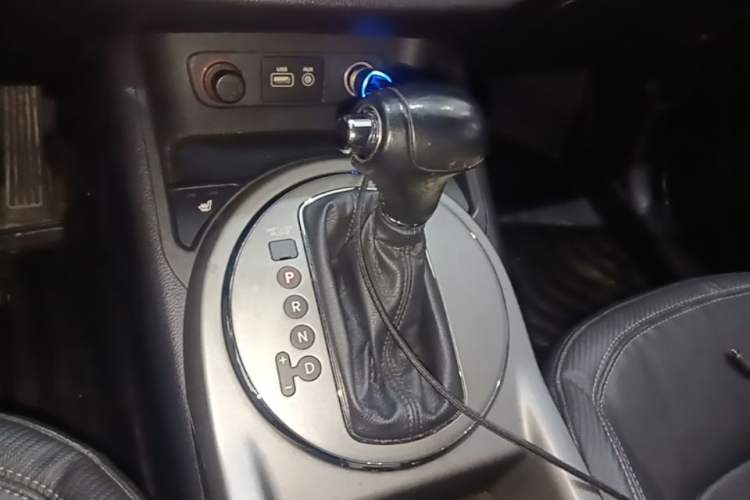 Used Kia Sportage R 2016 2.0L Automatic Two-Wheel Drive DLX Gear Lever