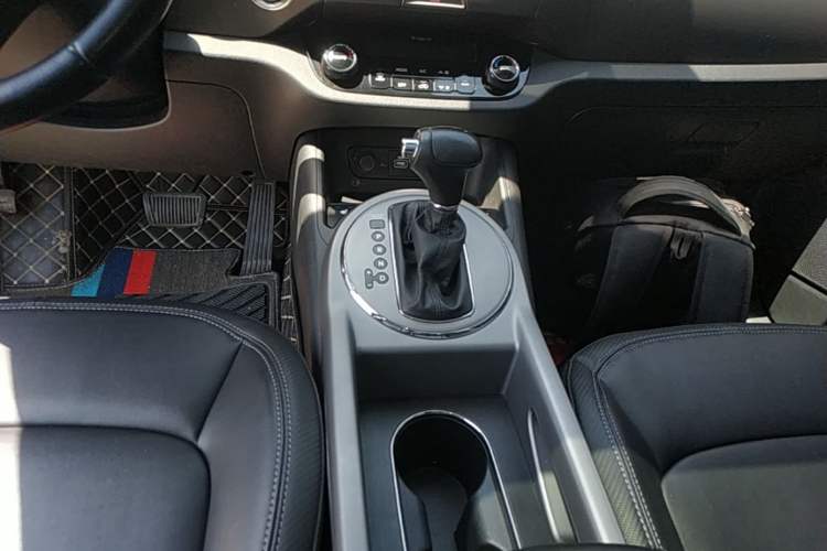 Used Kia Sportage R 2016 2.0L Automatic Two-Wheel Drive DLX Gear Lever