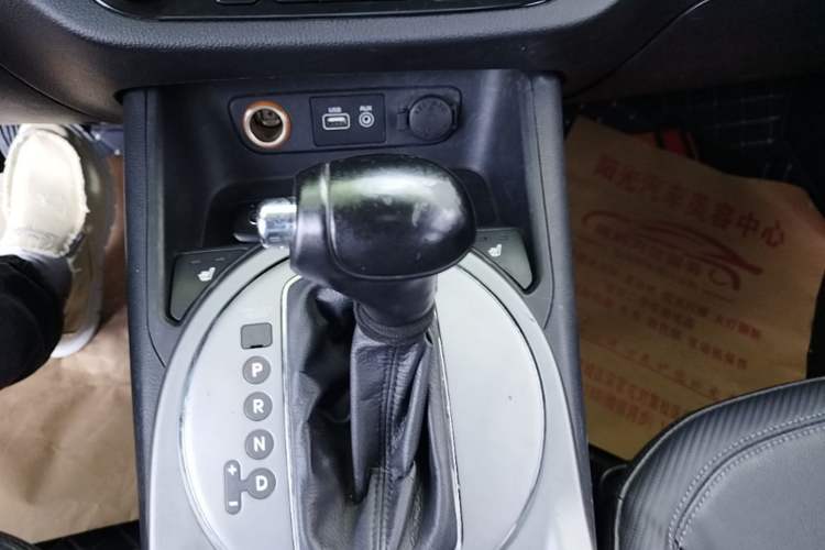 Used Kia Sportage R 2016 2.0L Automatic Two-Wheel Drive DLX Gear Lever