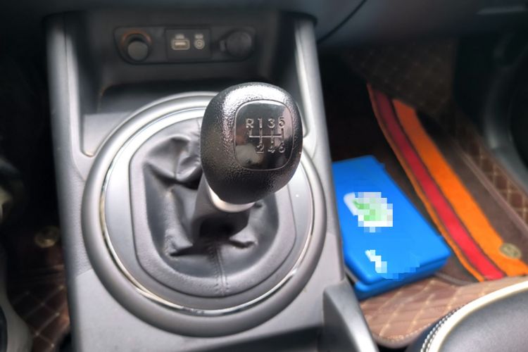 Used Kia Sportage R 2016 2.0L Manual Two-Wheel Drive GL Trim Gear Lever