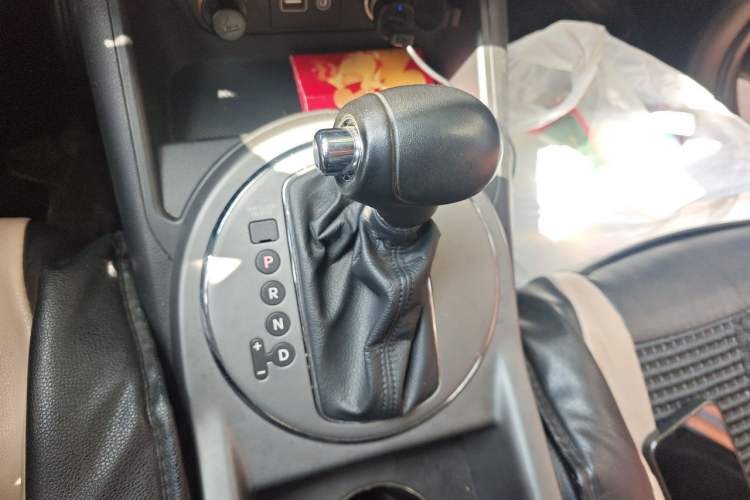 Used Kia Sportage R 2016 2.0L Automatic Two-Wheel Drive GLS Trim Gear Lever