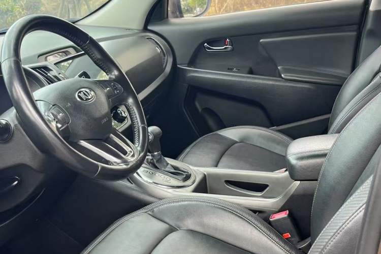 Used Kia Sportage R 2016 2.0L Automatic Two-Wheel Drive GLS Trim Interior 2