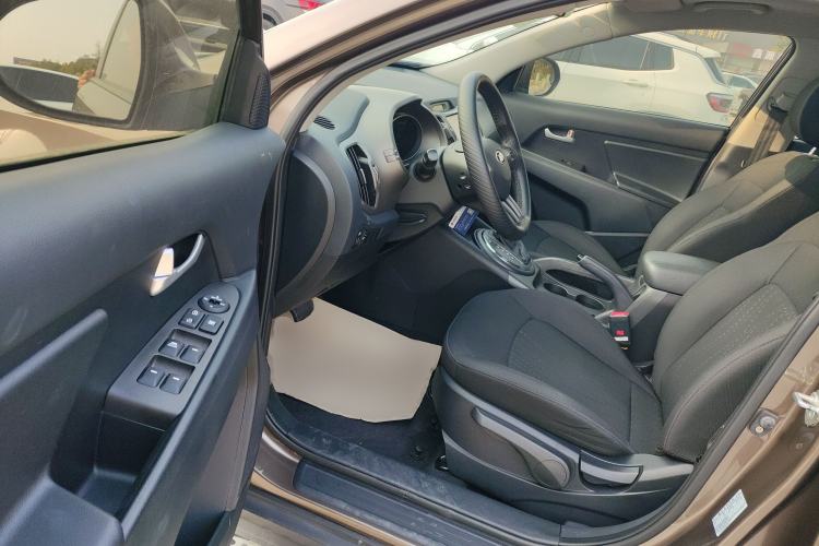 Used Kia Sportage R 2016 2.0L Automatic Two-Wheel Drive GL Interior 3