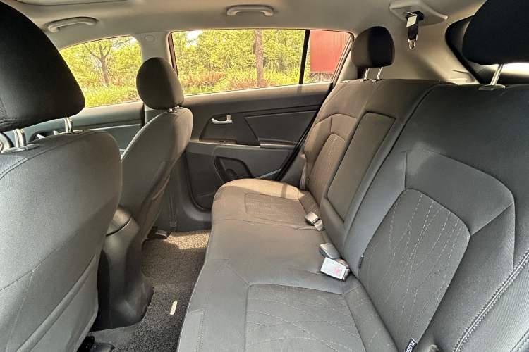 Used Kia Sportage R 2016 2.0L Automatic Two-Wheel Drive GL Interior 3