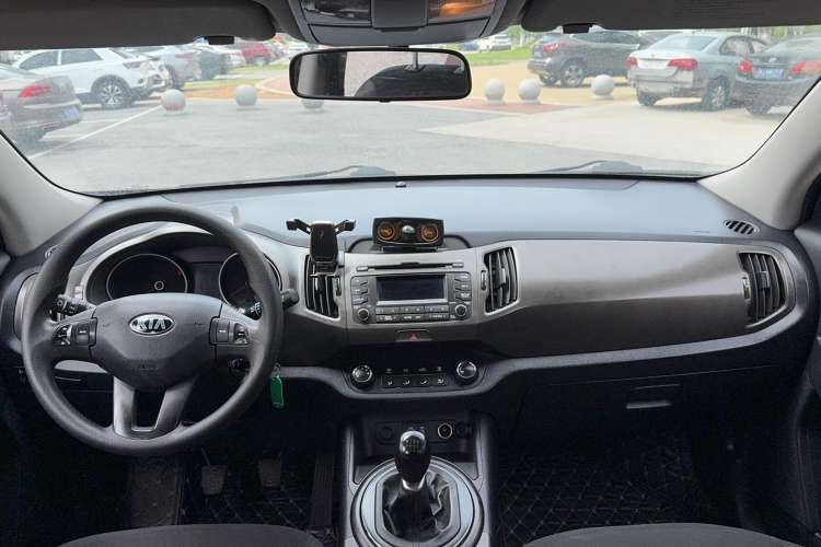 Used Kia Sportage R 2016 2.0L Manual Two-Wheel Drive GL Trim Interior 3