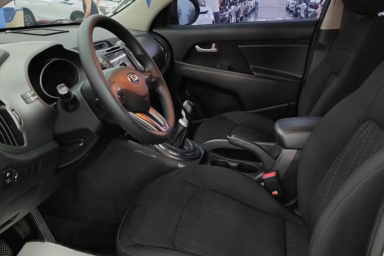 Used Kia Sportage R 2016 2.0L Manual Two-Wheel Drive GL Trim Interior 5