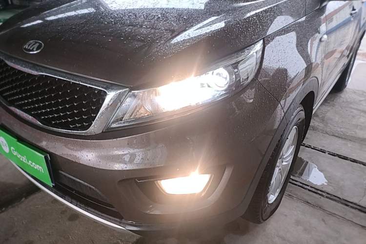 Used Kia Sportage R 2016 2.0L Manual Two-Wheel Drive GL Trim Left Front Headlight