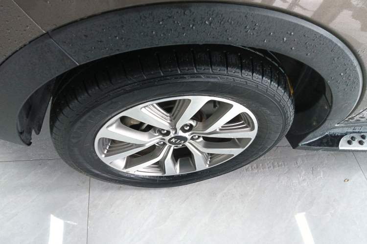 Used Kia Sportage R 2016 2.0L Automatic Two-Wheel Drive GLS Trim Left Front Wheel Hub