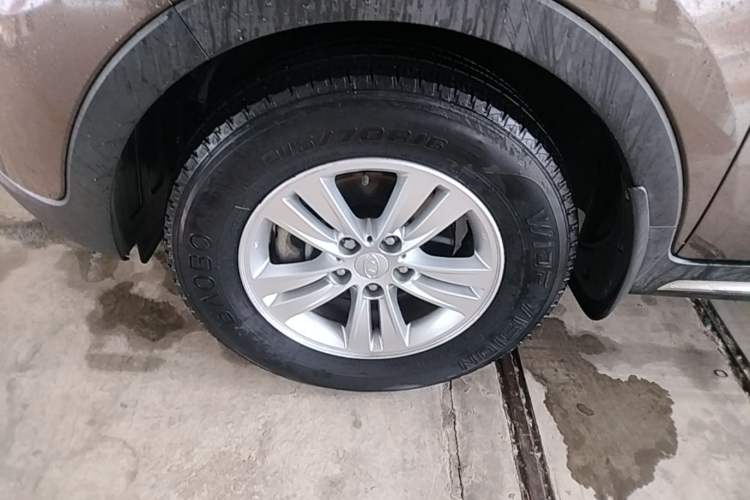 Used Kia Sportage R 2016 2.0L Manual Two-Wheel Drive GL Trim Left Front Wheel Hub