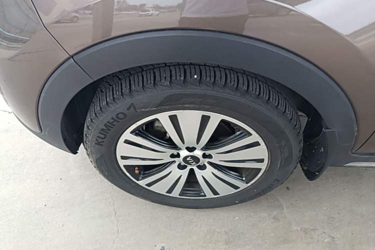 Used Kia Sportage R 2016 2.0L Automatic Two-Wheel Drive DLX Left Front Wheel Hub