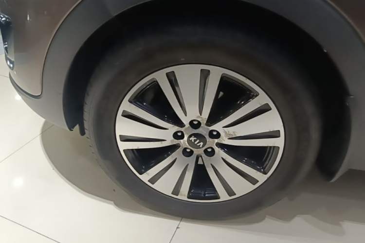 Used Kia Sportage R 2016 2.0L Automatic Two-Wheel Drive DLX Left Front Wheel Hub