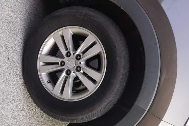 Used Kia Sportage R 2016 2.0L Automatic Two-Wheel Drive GL Right Front Wheel Hub