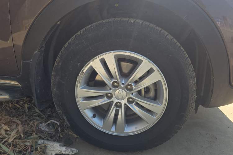 Used Kia Sportage R 2016 2.0L Automatic Two-Wheel Drive GL Right Front Wheel Hub
