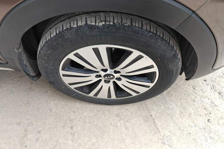 Used Kia Sportage R 2016 2.0L Automatic Two-Wheel Drive DLX Right Front Wheel Hub