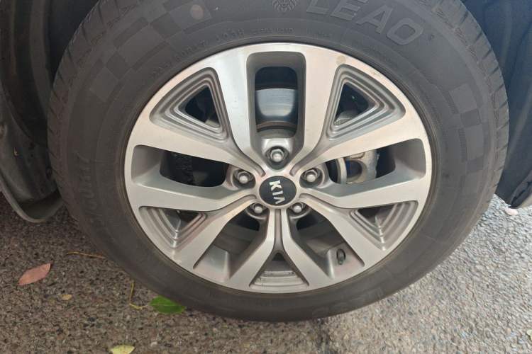 Used Kia Sportage R 2016 2.0L Automatic Two-Wheel Drive GLS Trim Right Front Wheel Hub
