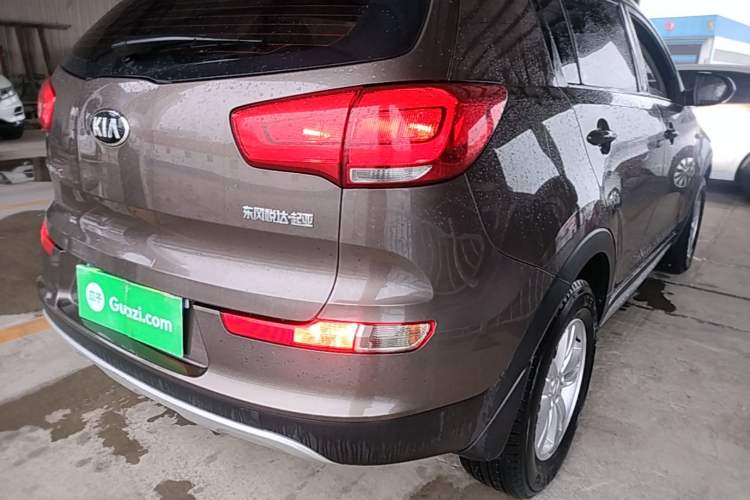 Used Kia Sportage R 2016 2.0L Manual Two-Wheel Drive GL Trim Right Rear Taillight