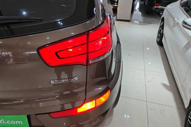 Used Kia Sportage R 2016 2.0L Automatic Two-Wheel Drive DLX Right Rear Taillight
