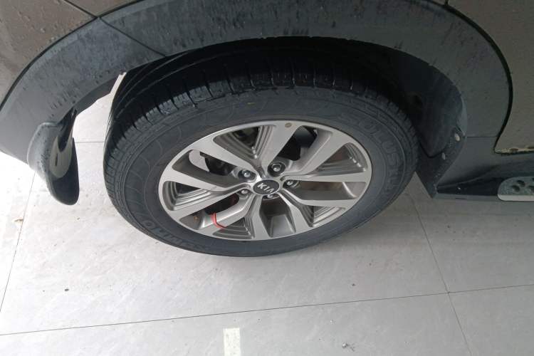 Used Kia Sportage R 2016 2.0L Automatic Two-Wheel Drive GLS Trim Right Rear Wheel Hub