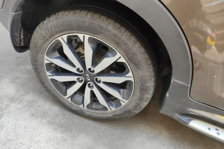 Used Kia Sportage R 2016 2.0L Automatic Two-Wheel Drive GL Right Rear Wheel Hub