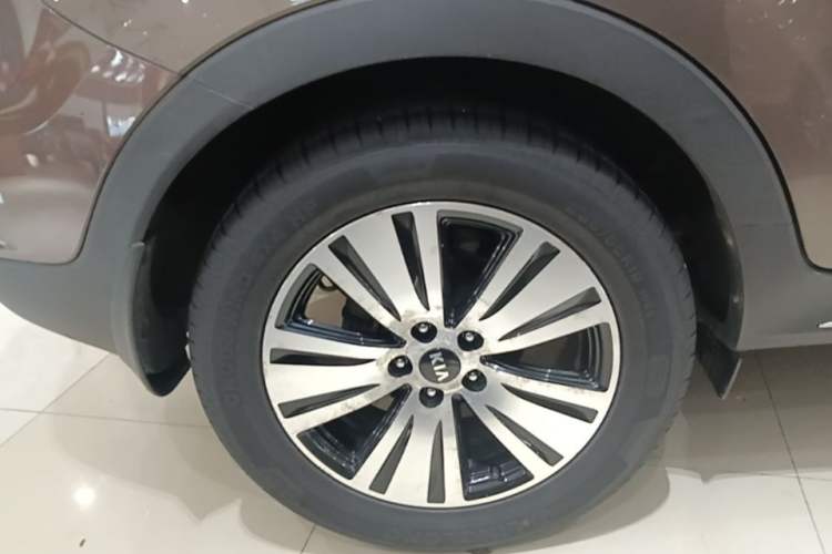 Used Kia Sportage R 2016 2.0L Automatic Two-Wheel Drive DLX Right Rear Wheel Hub