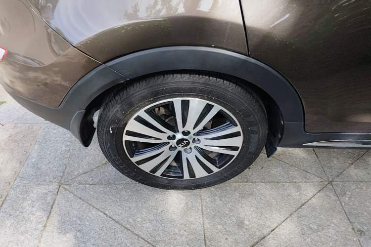 Used Kia Sportage R 2016 2.0L Automatic Two-Wheel Drive DLX Right Rear Wheel Hub