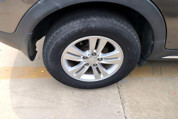 Used Kia Sportage R 2016 2.0L Manual Two-Wheel Drive GL Trim Right Rear Wheel Hub