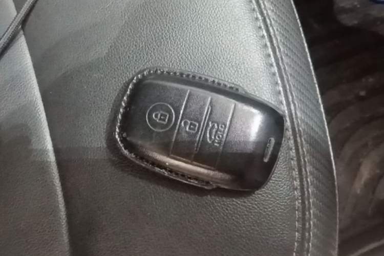 Used Kia Sportage R 2016 2.0L Automatic Two-Wheel Drive DLX Vehicle Key