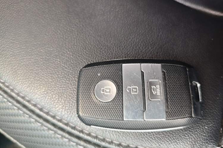 Used Kia Sportage R 2016 2.0L Automatic Two-Wheel Drive DLX Vehicle Key