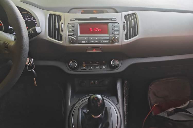 Used Kia Sportage R 2016 2.0L Manual Two-Wheel Drive GL Trim Audio And AC Panel