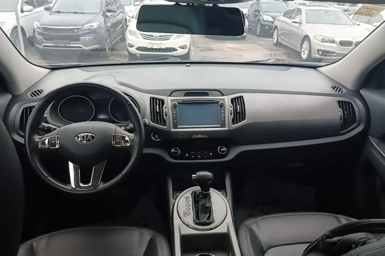 Used Kia Sportage R 2016 2.0L Automatic Two-Wheel Drive DLX Center Console