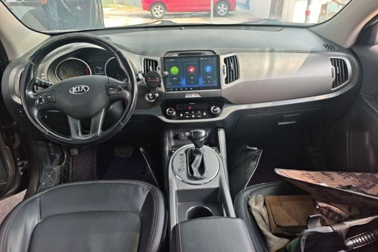Used Kia Sportage R 2016 2.0L Automatic Two-Wheel Drive DLX Center Console