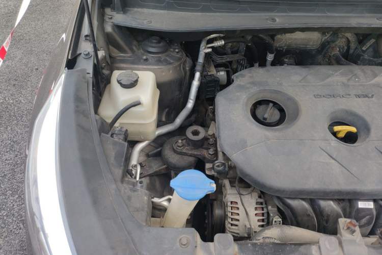 Used Kia Sportage R 2016 2.0L Automatic Two-Wheel Drive GLS Trim Engine Bay Right