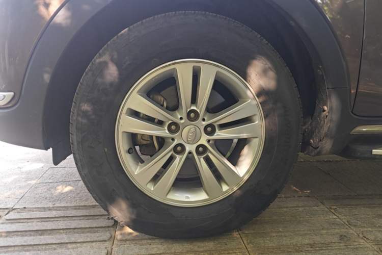 Used Kia Sportage R 2016 2.0L Manual Two-Wheel Drive GL Trim Exterior 4