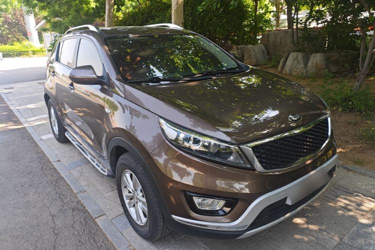Used Kia Sportage R 2016 2.0L Manual Two-Wheel Drive GL Trim Front Right 45 Deg