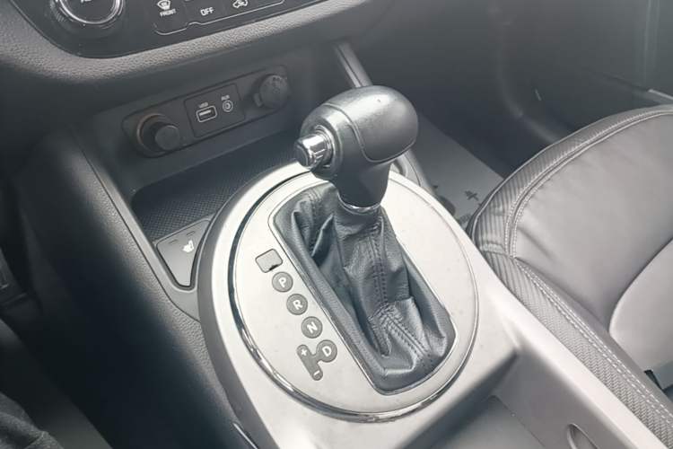 Used Kia Sportage R 2016 2.0L Automatic Two-Wheel Drive DLX Gear Lever